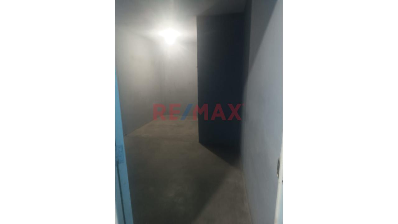 Casa En Venta De 2 Pisos Más Azotea En Calle Saenz Peña - Chiclayo - 4