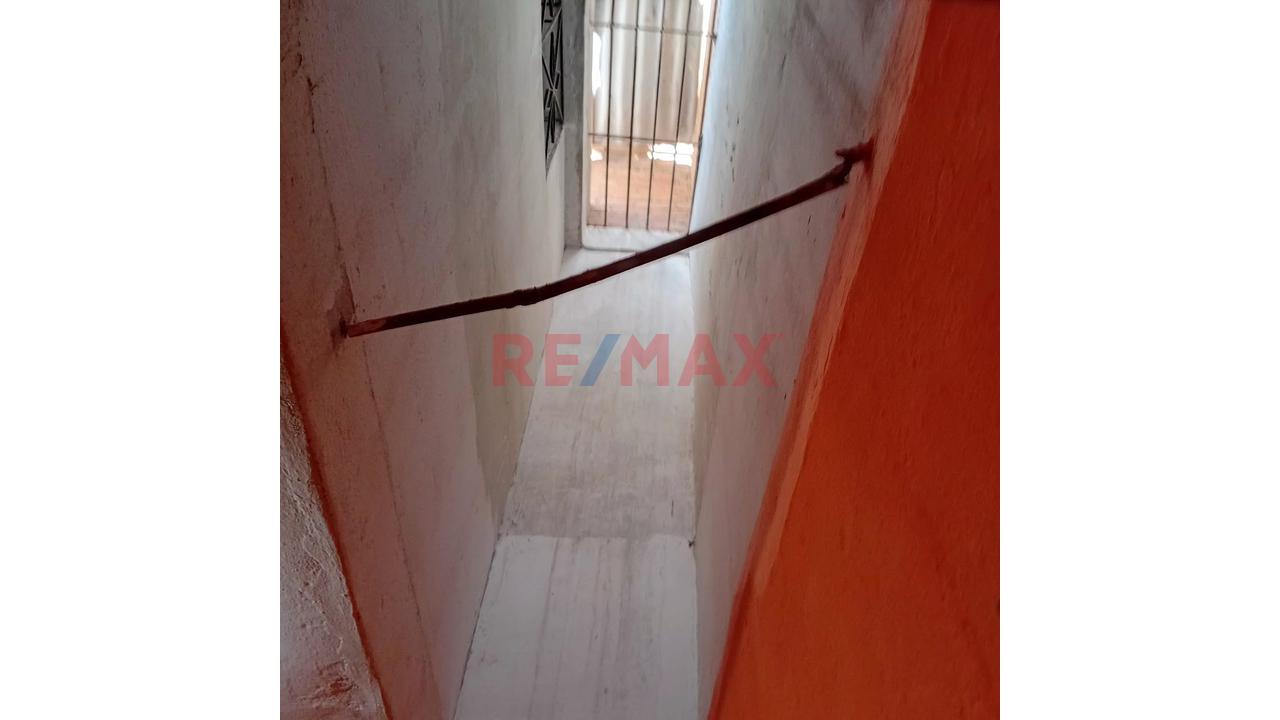 Casa En Venta De 2 Pisos Más Azotea En Calle Saenz Peña - Chiclayo - 7