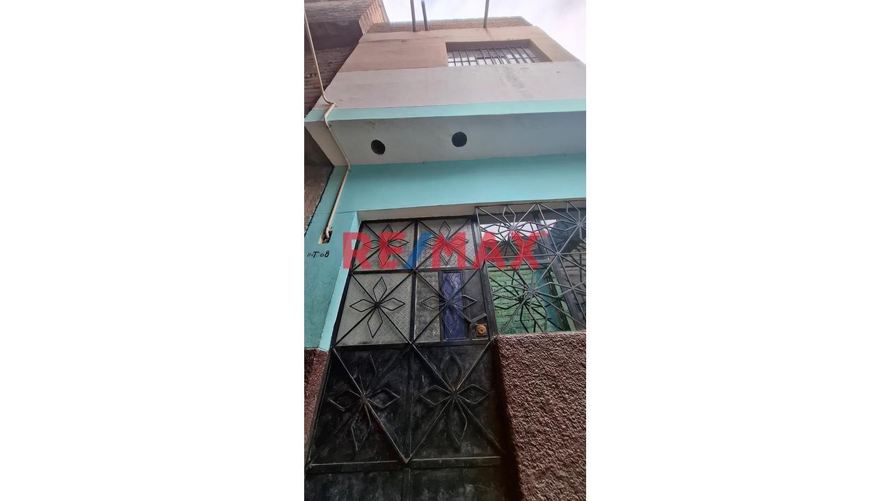 Casa En Venta De 2 Pisos Más Azotea En Calle Saenz Peña - Chiclayo - 1