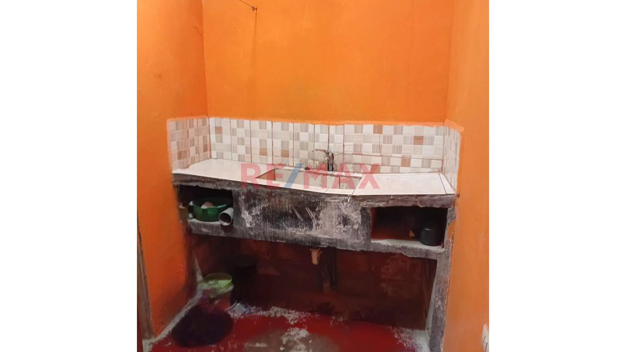 Casa En Venta De 2 Pisos Más Azotea En Calle Saenz Peña - Chiclayo - 6