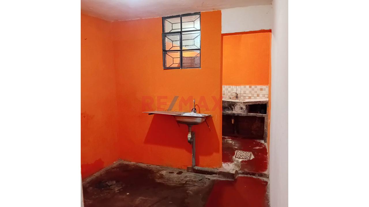 Casa En Venta De 2 Pisos Más Azotea En Calle Saenz Peña - Chiclayo - 8