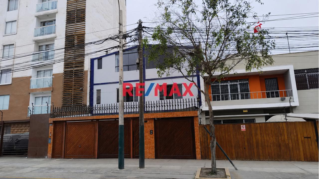 Venta De Departamento En Av. Mariano Cornejo Cuadra 16, A Solo 4 Cuadras De Plaza De La Bandera