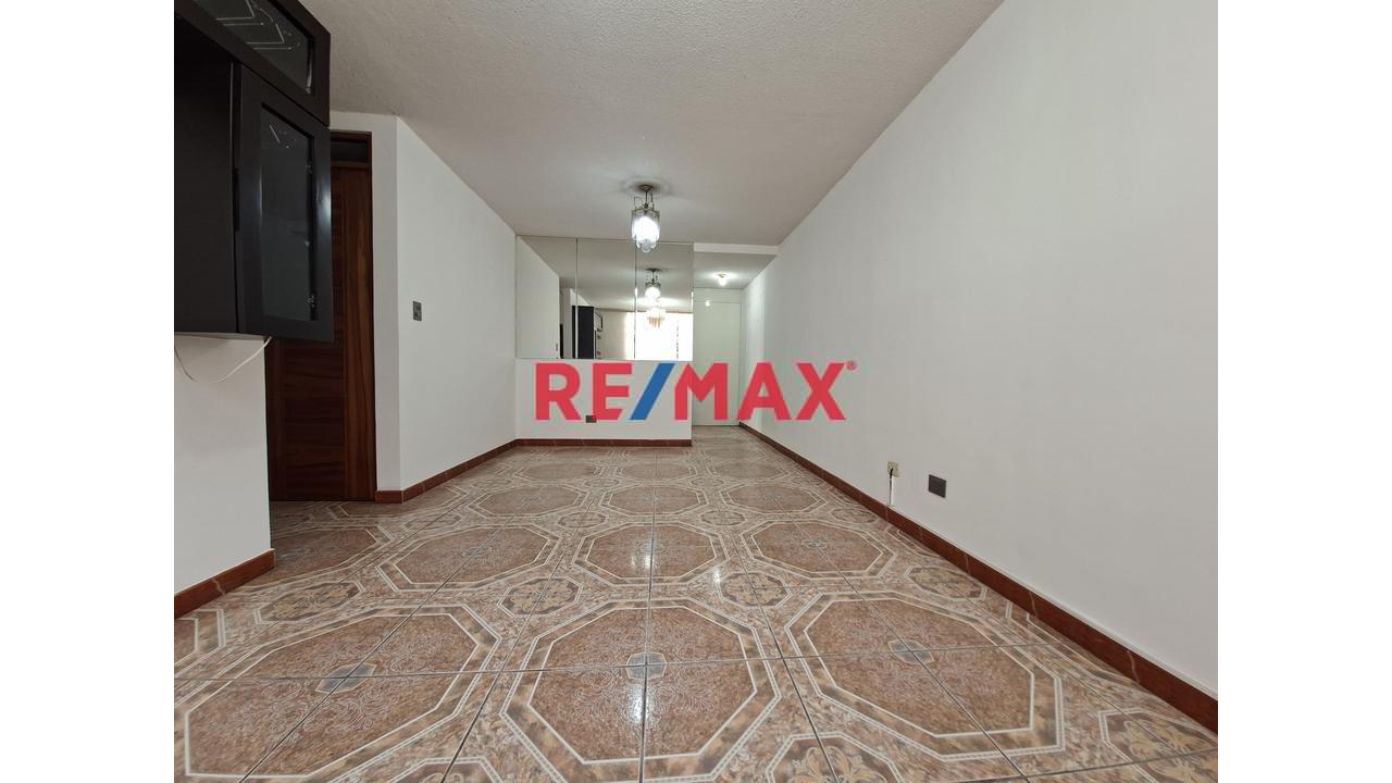 Se Alquila Departamento En Primer Piso Y Cochera, Surco