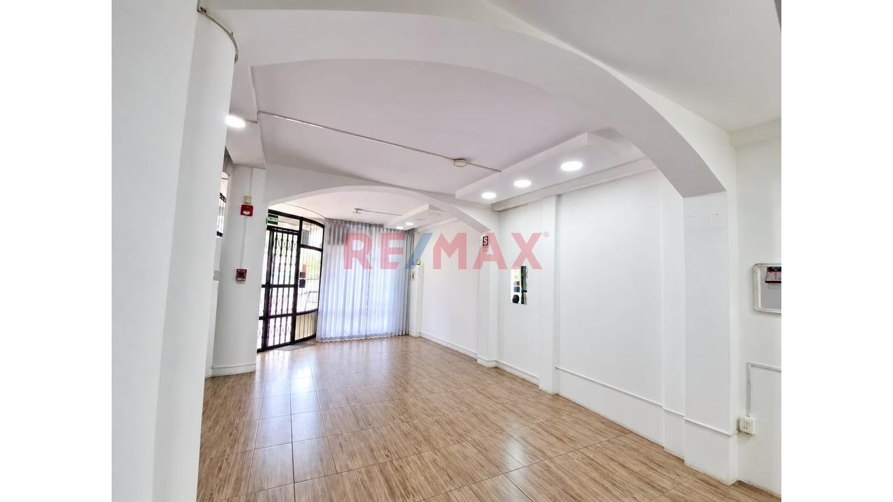 Venta De Local Comercial En Av. Manuel Vera Enriquez - Urb. Primavera - 5