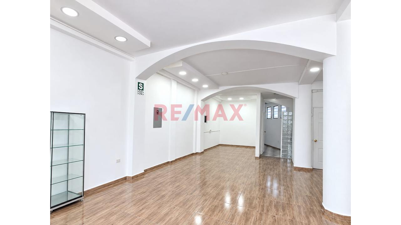 Venta De Local Comercial En Av. Manuel Vera Enriquez - Urb. Primavera - 6