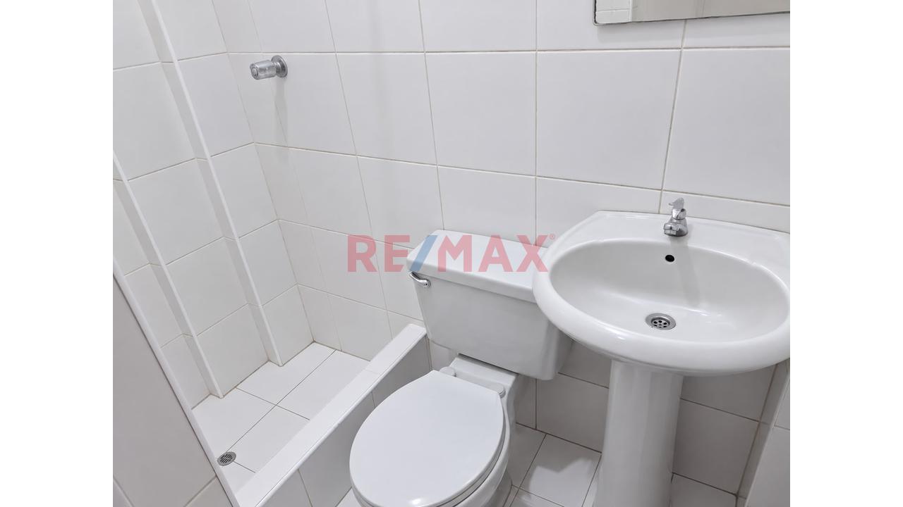 Venta De Local Comercial En Av. Manuel Vera Enriquez - Urb. Primavera - 8