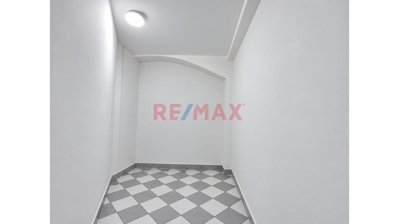 Venta De Local Comercial En Av. Manuel Vera Enriquez - Urb. Primavera - 7