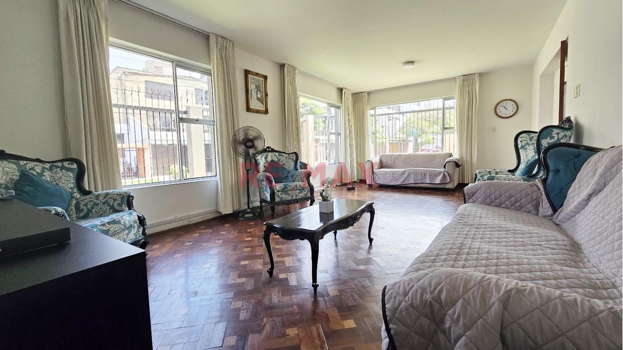 Venta De Casa En Esquina Con Gran Potencial En Centro Comercial Monterrico, Surco — foto 5