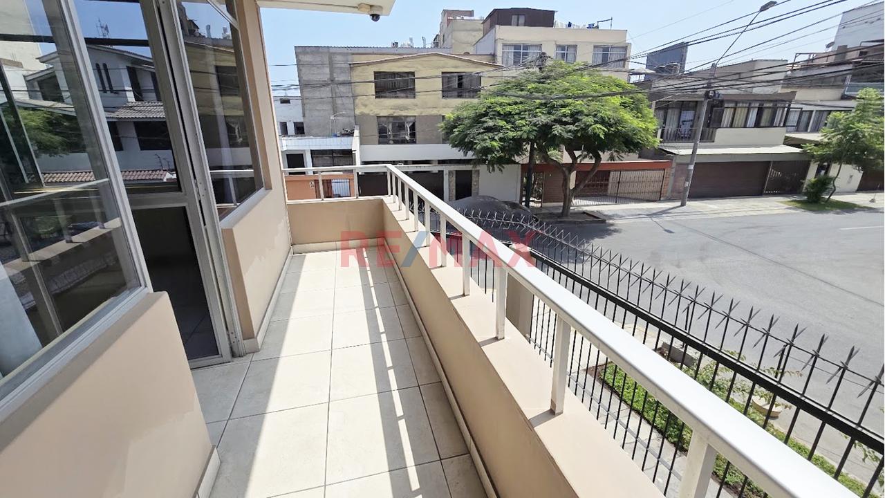Venta De Casa En Esquina Con Gran Potencial En Centro Comercial Monterrico, Surco — foto 10