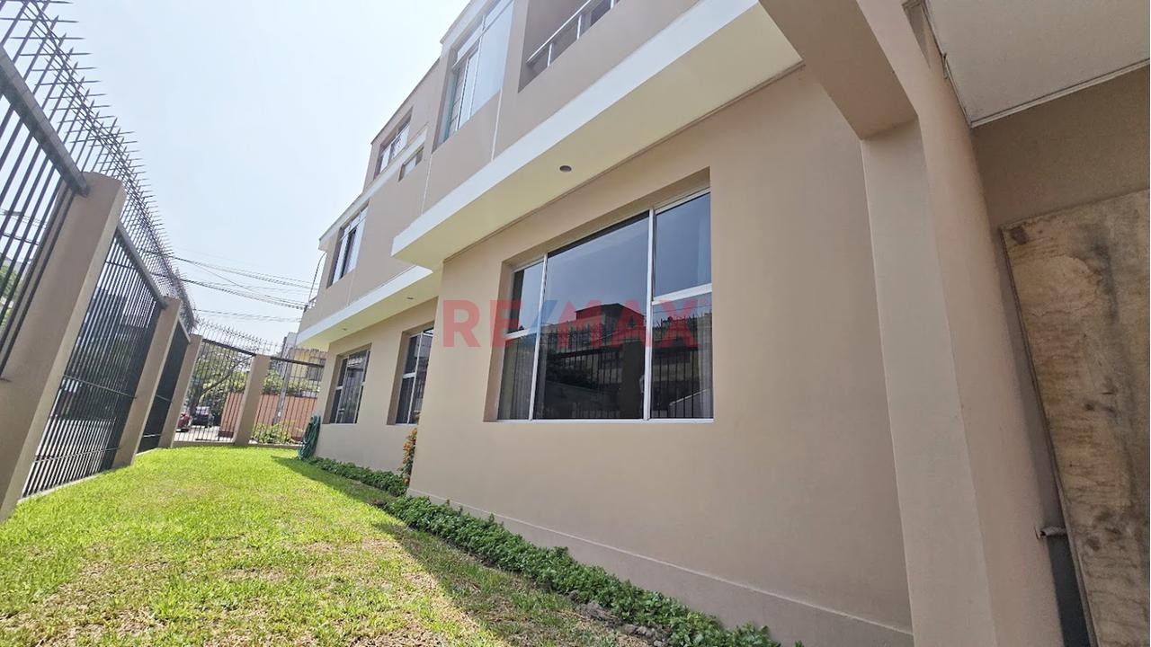Venta De Casa En Esquina Con Gran Potencial En Centro Comercial Monterrico, Surco — foto 8