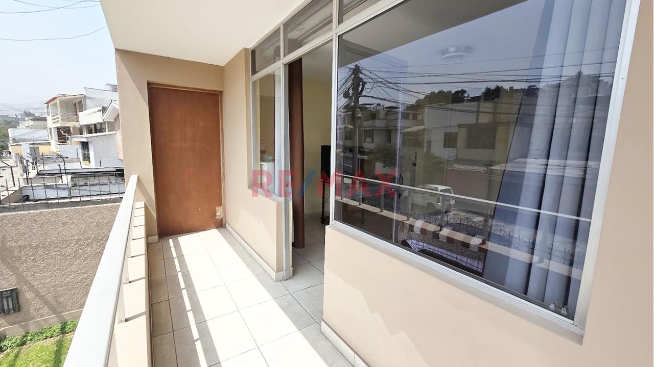 Venta De Casa En Esquina Con Gran Potencial En Centro Comercial Monterrico, Surco — foto 11