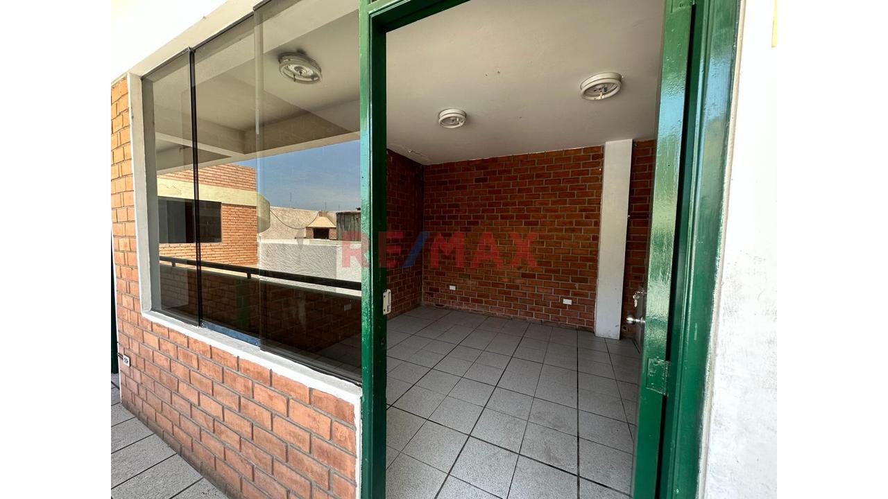 Alquilo Amplio Local Comercial En El Callao ! - 12