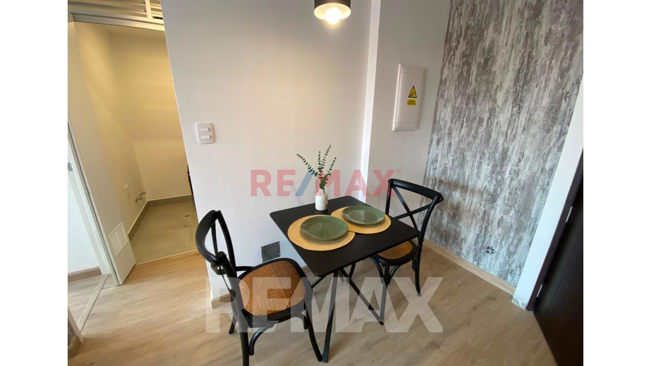 Venta De Departamento De Estreno  Frente A Parque En El Distrito De San Miguel — foto 7