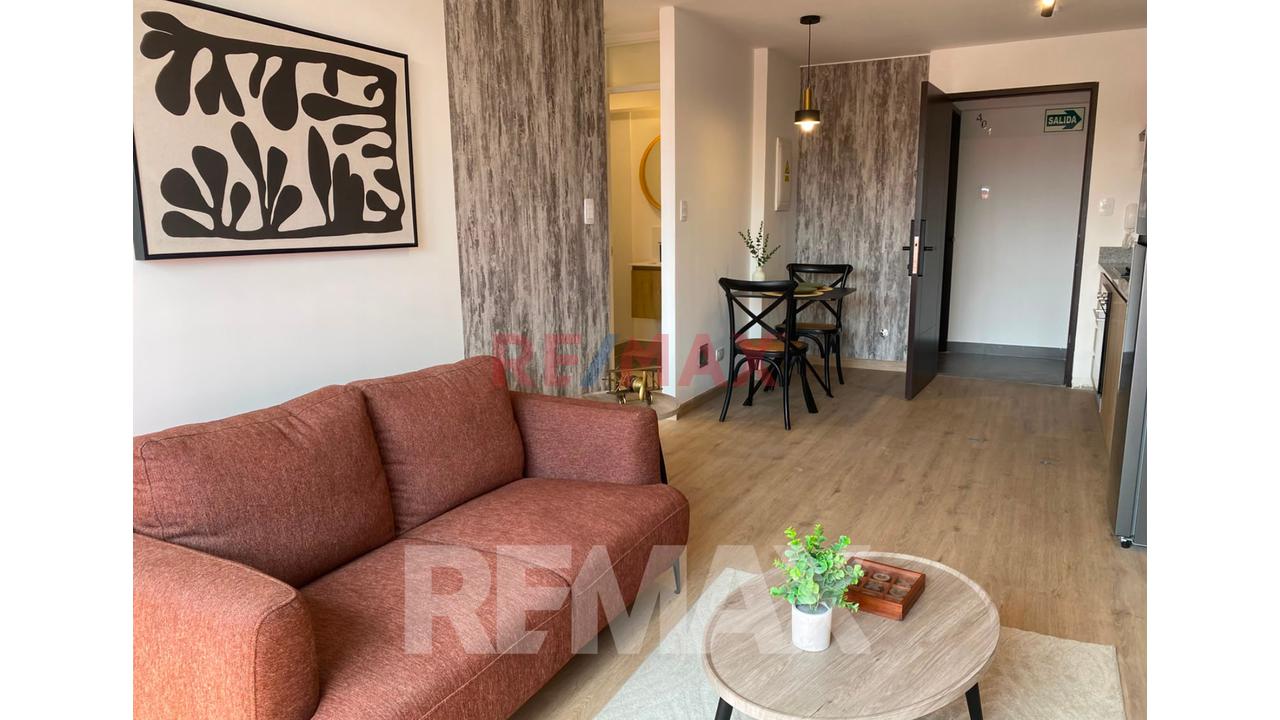 Venta De Departamento De Estreno  Frente A Parque En El Distrito De San Miguel — foto 4