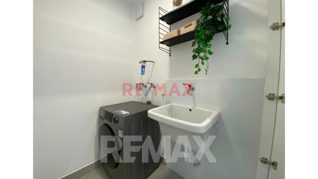 Venta De Departamento De Estreno  Frente A Parque En El Distrito De San Miguel — foto 13