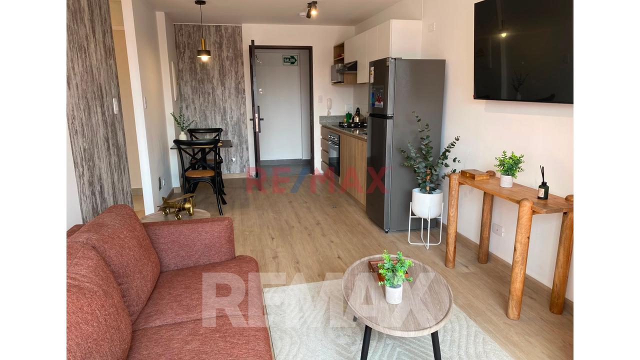 Venta De Departamento De Estreno  Frente A Parque En El Distrito De San Miguel — foto 2