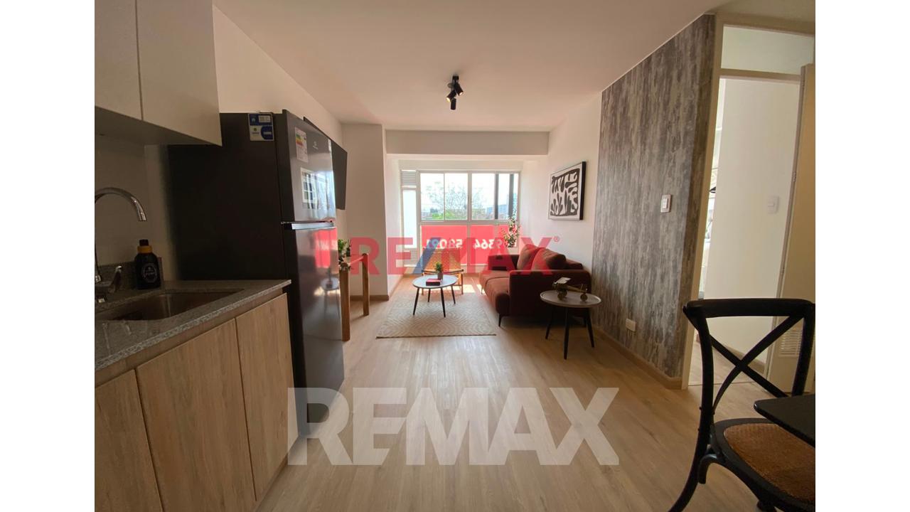 Venta De Departamento De Estreno  Frente A Parque En El Distrito De San Miguel