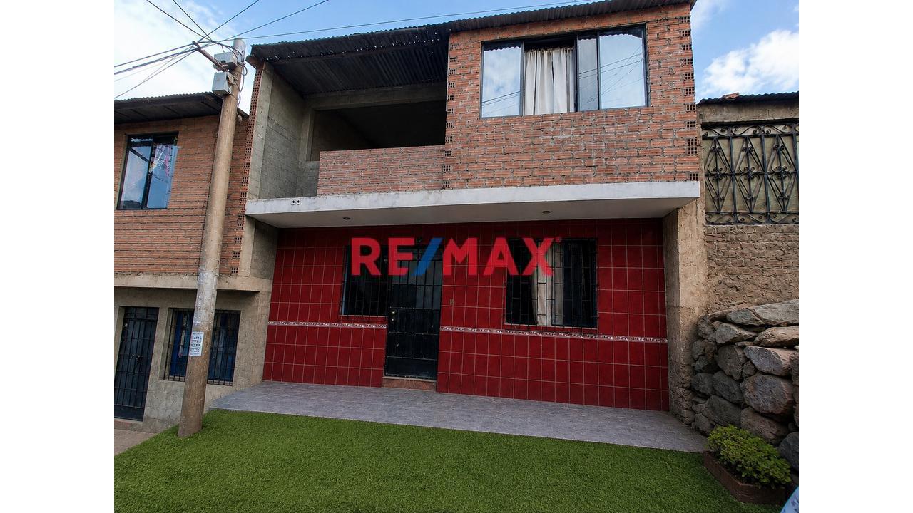 Venta De Casa De 2 Pisos En Sjl Corazon De Jesus