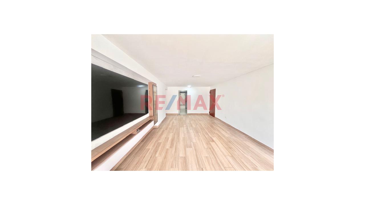 Alquiler De Departamento En Surco/ Primer Piso / Frente A Parque — foto 3