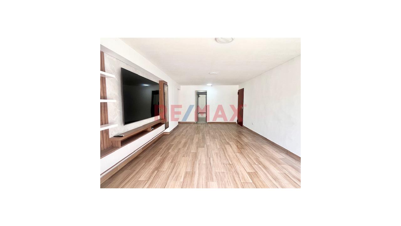 Alquiler De Departamento En Surco/ Primer Piso / Frente A Parque — foto 4