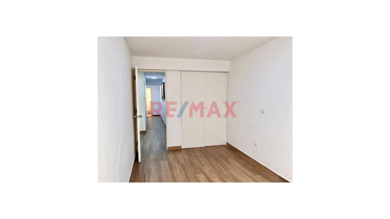 Alquiler De Departamento En Surco/ Primer Piso / Frente A Parque — foto 9