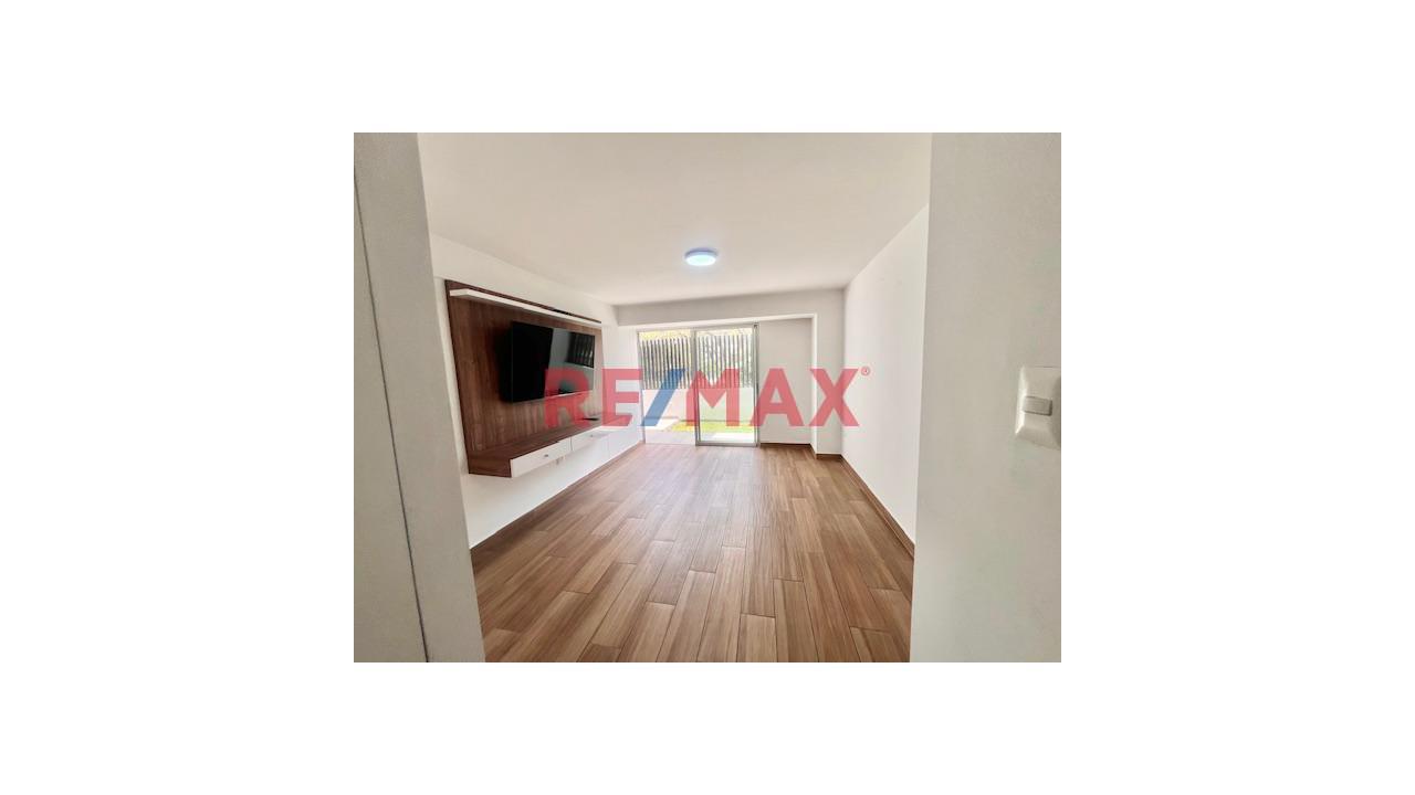 Alquiler De Departamento En Surco/ Primer Piso / Frente A Parque