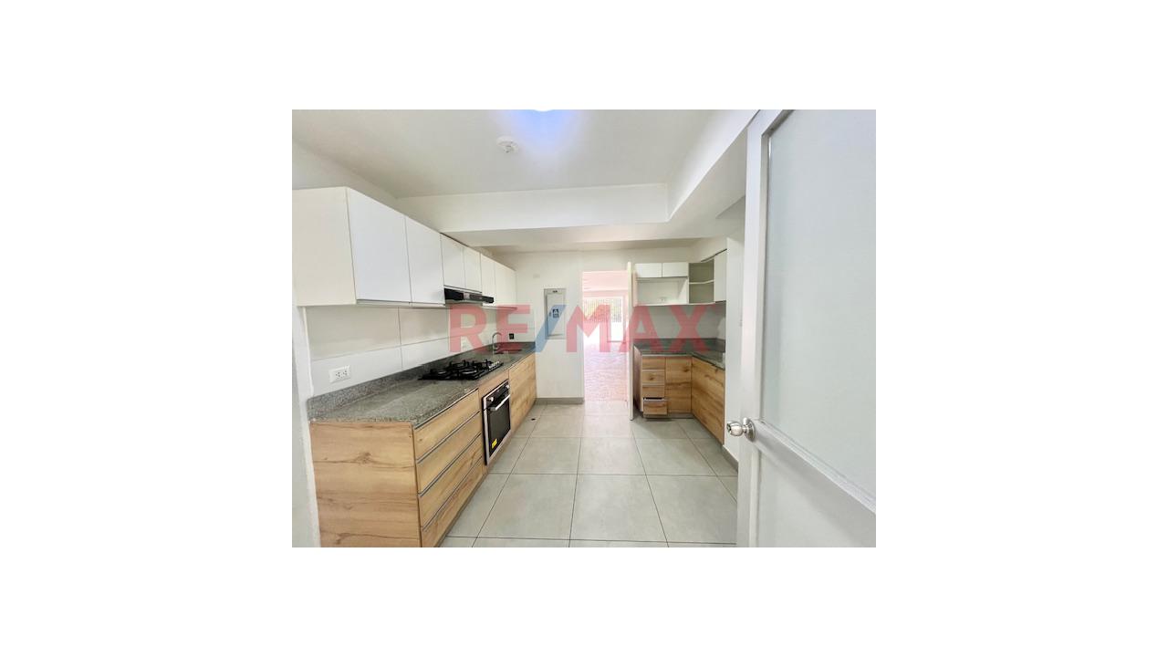 Alquiler De Departamento En Surco/ Primer Piso / Frente A Parque — foto 12