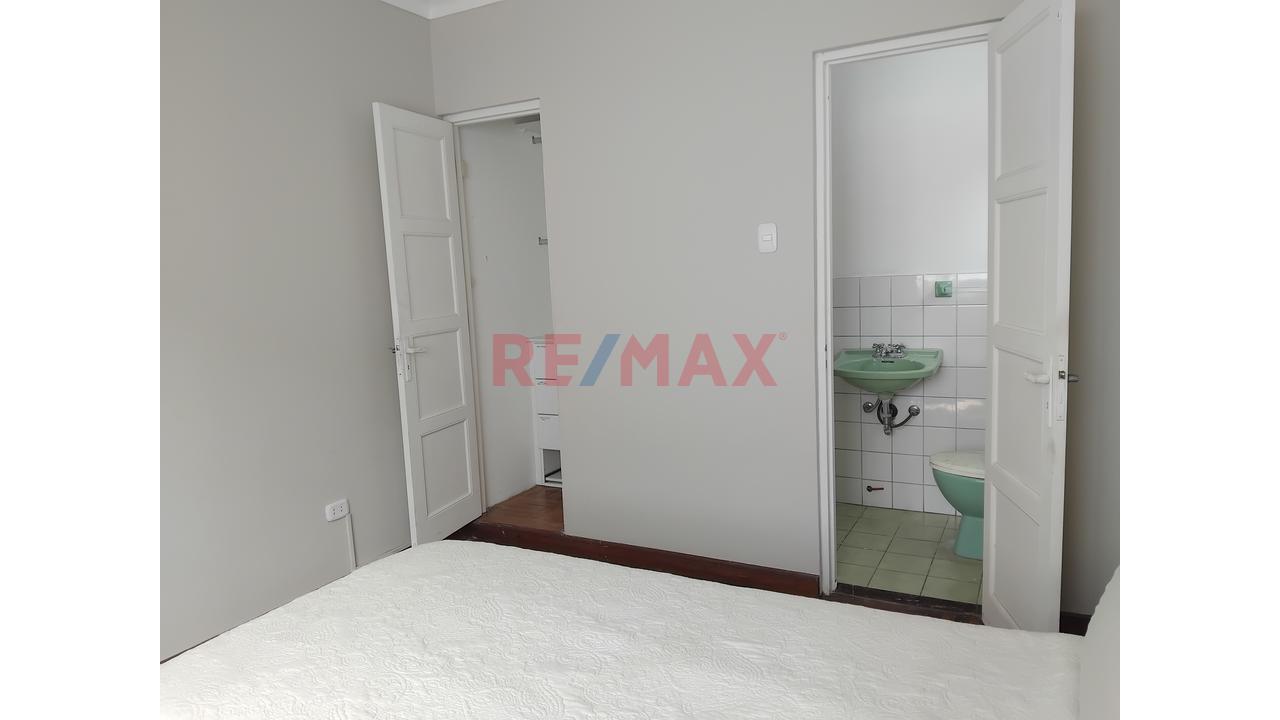 Alquilo Habitación A 30 M Del Malecón De Miraflres - 6