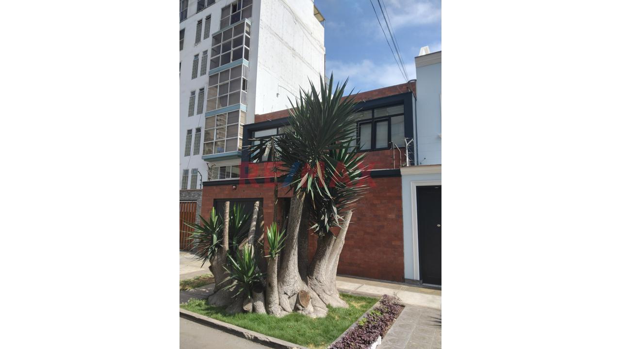 Alquilo Habitación A 30 M Del Malecón De Miraflres - 2