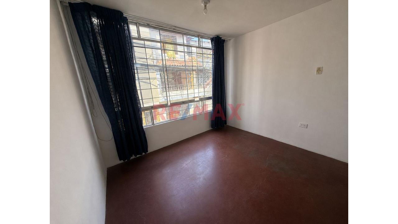 Alquilo Casa De 4 Pisos - Frente A Plaza Norte - 7