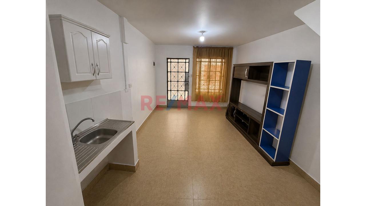 Alquilo Casa De 4 Pisos - Frente A Plaza Norte - 5