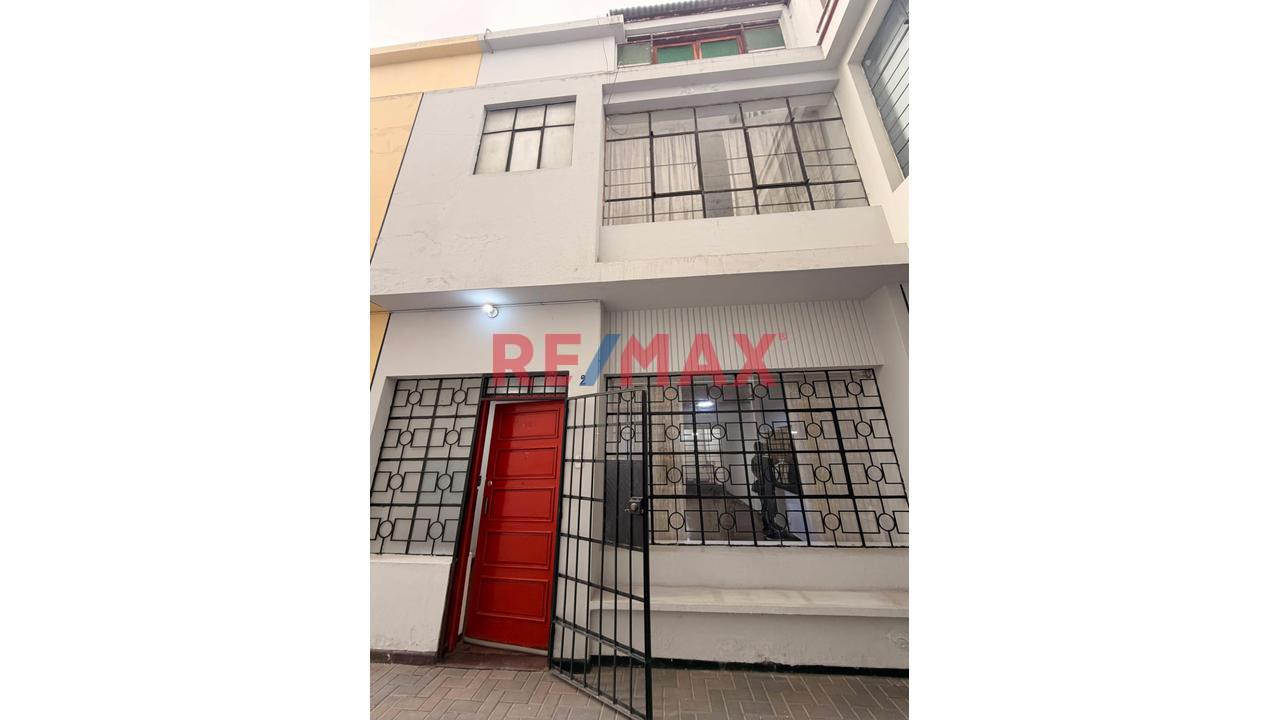 Vendo Lindo Chalet De 3 Pisos En Lince