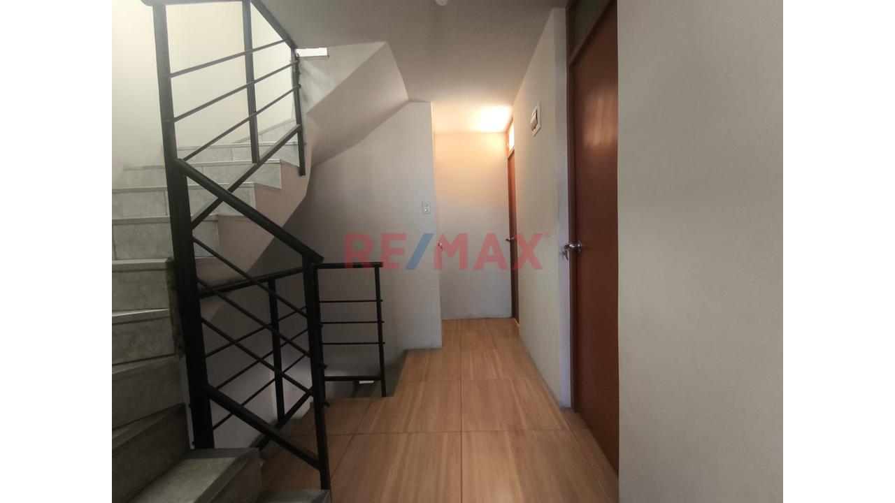 Triplex De 6 Habitaciones Y Azotea Propia En Cerro Colorado - 5