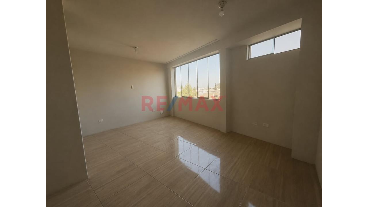 Triplex De 6 Habitaciones Y Azotea Propia En Cerro Colorado - 8