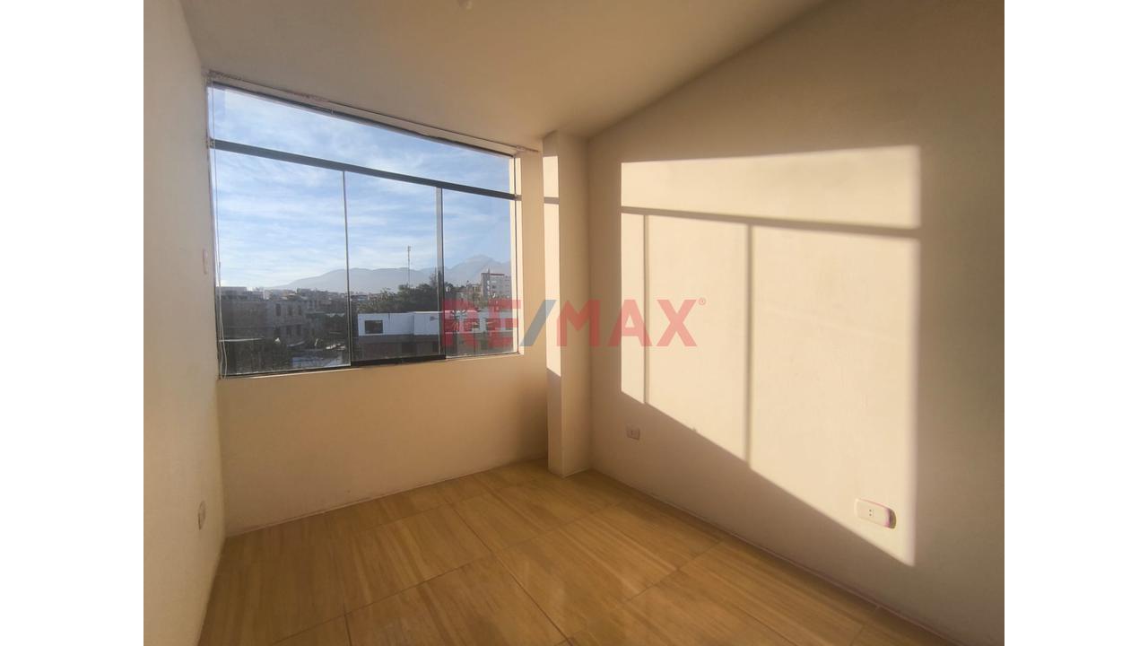 Triplex De 6 Habitaciones Y Azotea Propia En Cerro Colorado - 7