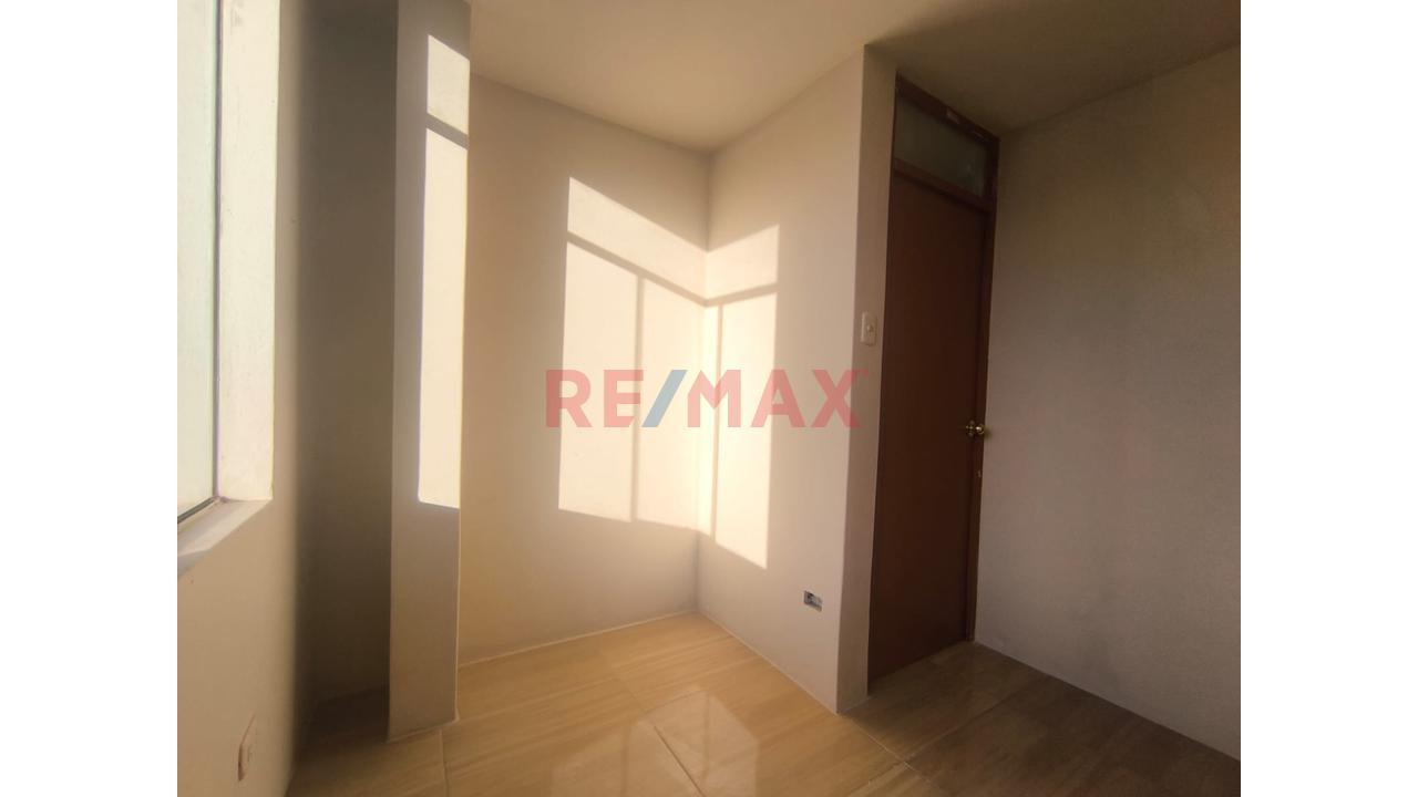 Triplex De 6 Habitaciones Y Azotea Propia En Cerro Colorado - 6