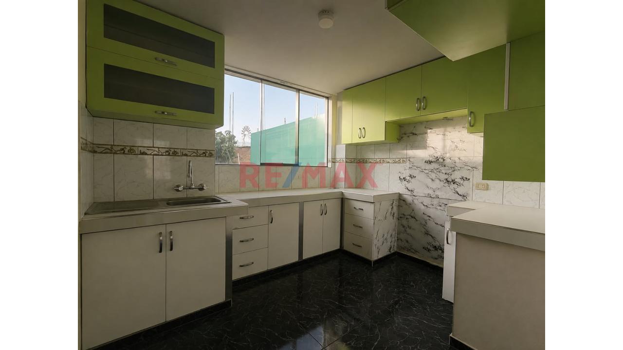 Triplex De 6 Habitaciones Y Azotea Propia En Cerro Colorado - 4
