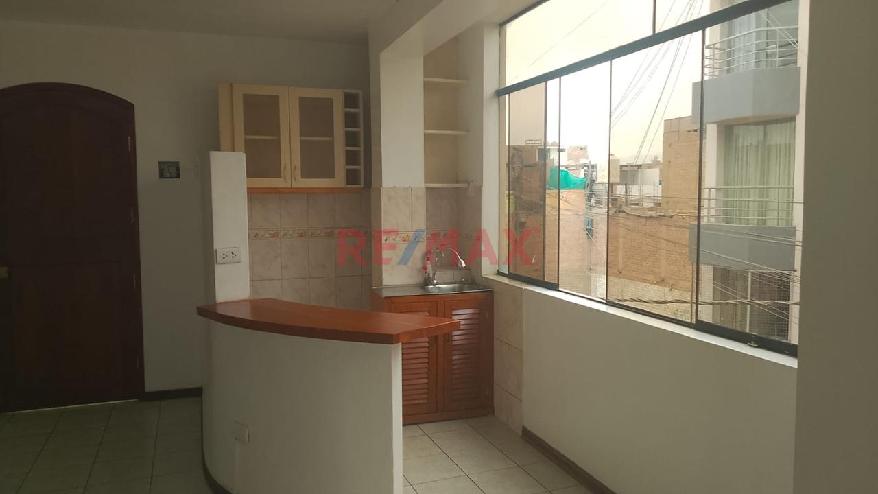 Se Alquila Acogedor Departamento En Tercer Piso - Cerca A La Plaza De Armas De Chincha. - 3