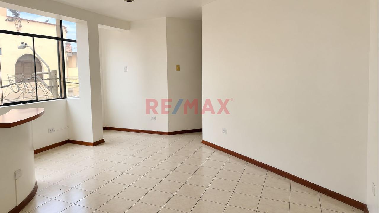 Se Alquila Acogedor Departamento En Tercer Piso - Cerca A La Plaza De Armas De Chincha. — foto 3
