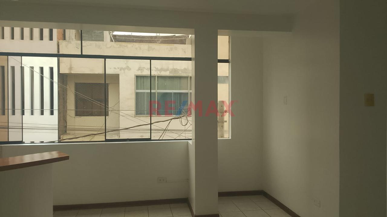 Se Alquila Acogedor Departamento En Tercer Piso - Cerca A La Plaza De Armas De Chincha. - 4