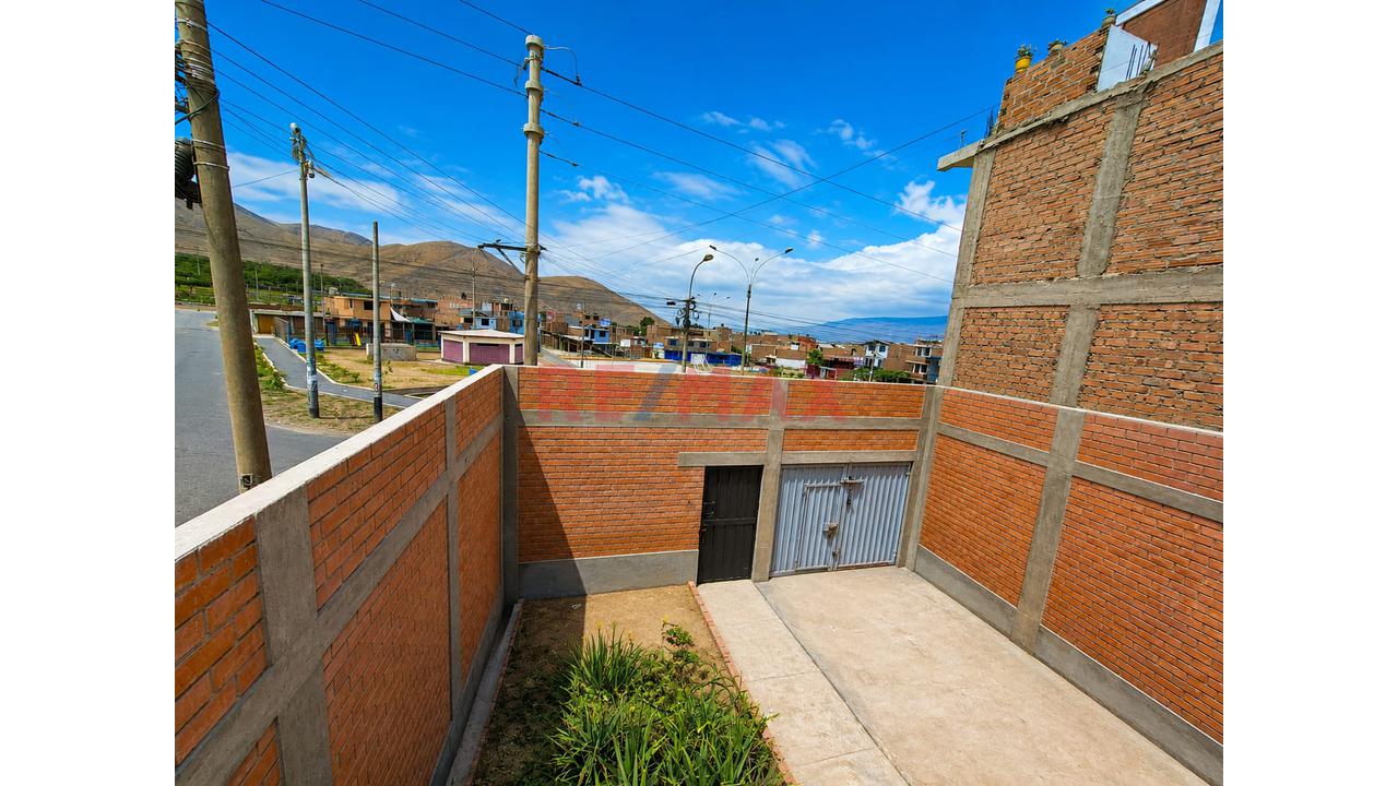 Venta De Casa En Esquina Frente A Parque En Santa Rosa - 10