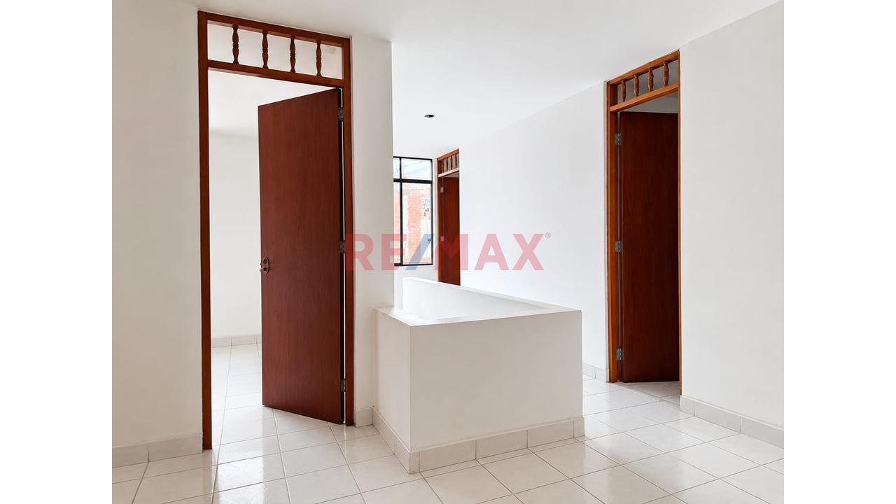 Venta De Casa En Esquina Frente A Parque En Santa Rosa - 15