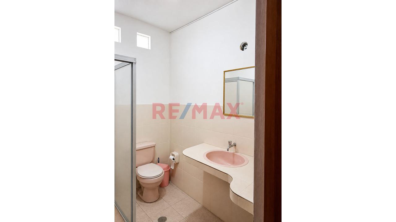 Venta De Casa En Esquina Frente A Parque En Santa Rosa - 3