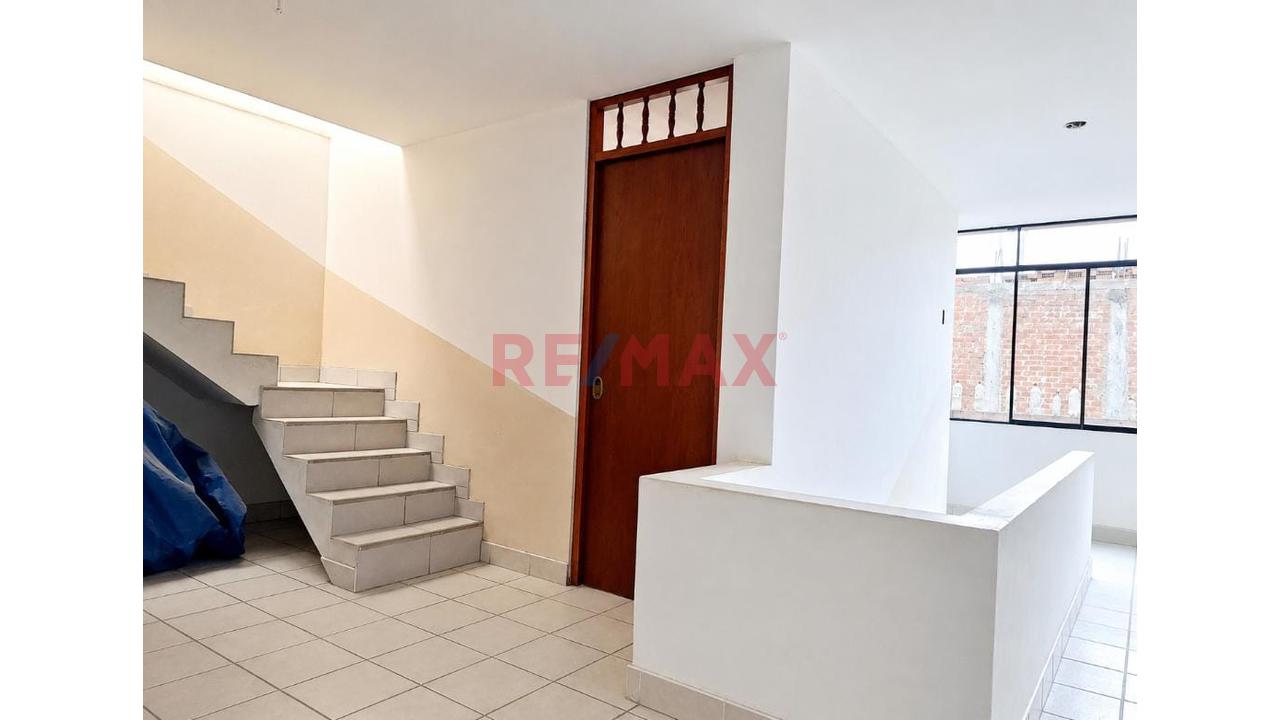 Venta De Casa En Esquina Frente A Parque En Santa Rosa - 7