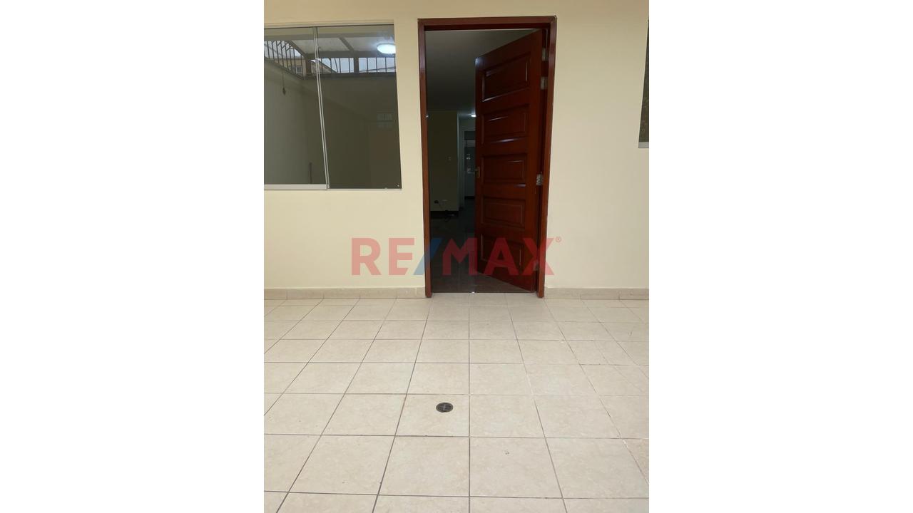 🏡 Departamento En Primer Piso Con 2 Patios + Cochera - 10