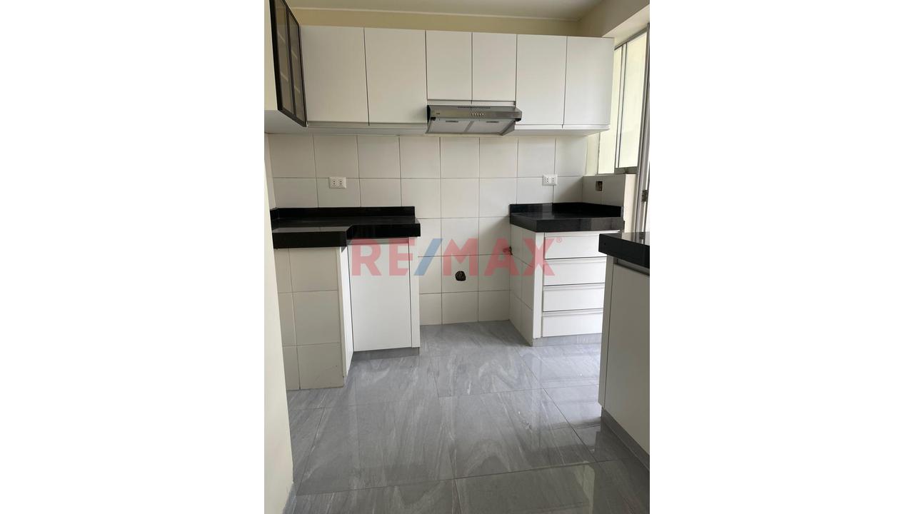 🏡 Departamento En Primer Piso Con 2 Patios + Cochera - 5