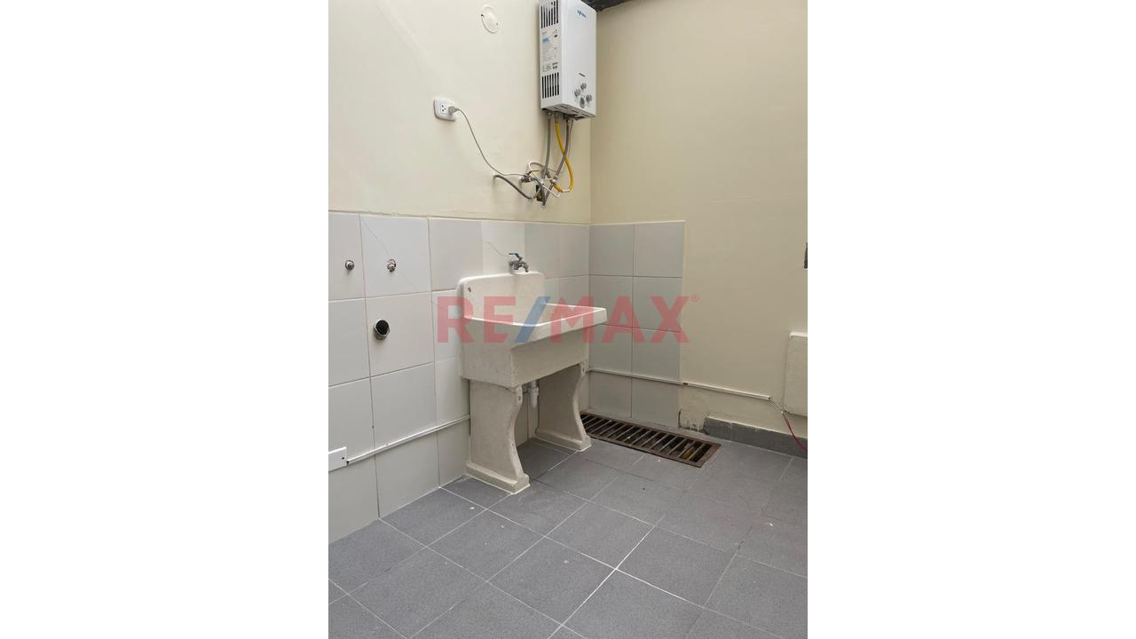 🏡 Departamento En Primer Piso Con 2 Patios + Cochera - 9