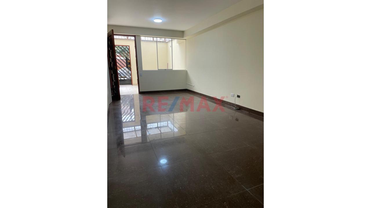 🏡 Departamento En Primer Piso Con 2 Patios + Cochera - 8