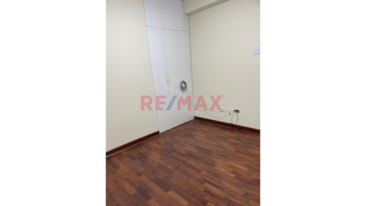 🏡 Departamento En Primer Piso Con 2 Patios + Cochera - 3