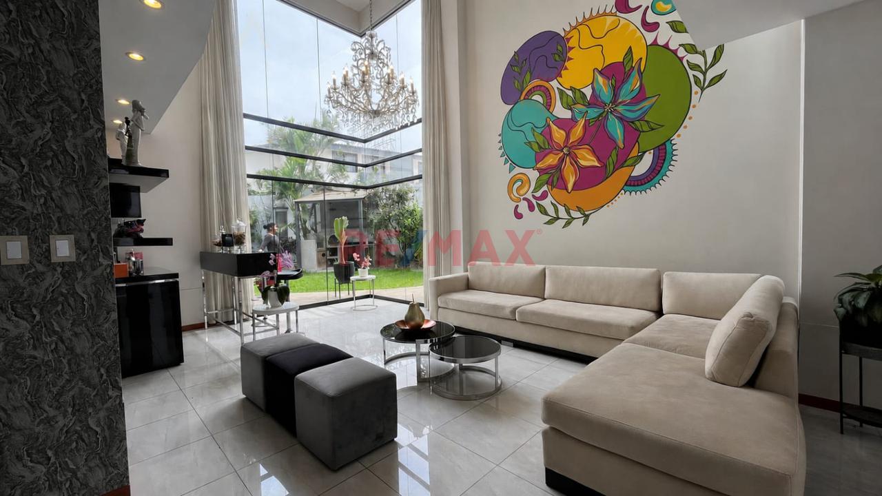 🏡 Venta De Casa Bifamiliar De 2 Pisos En La Molina
